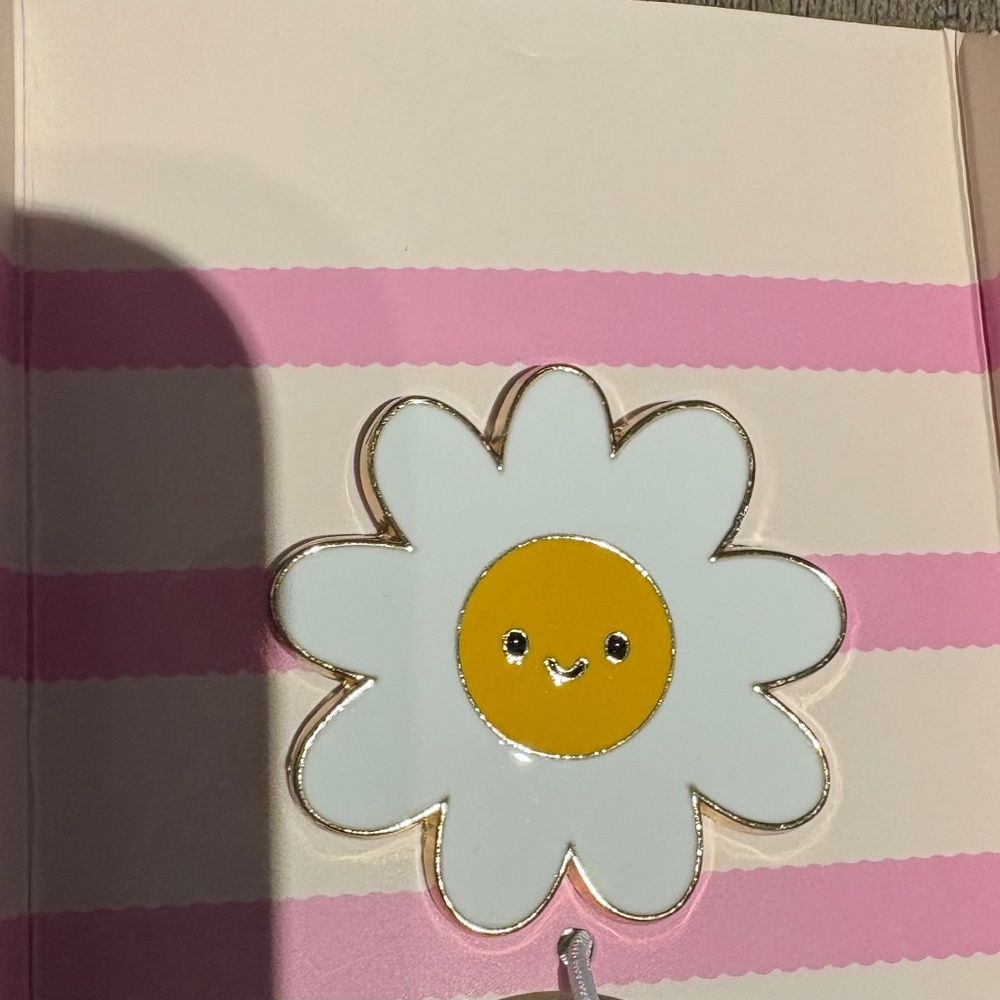 Cute daisy flower enamel pin smiley face